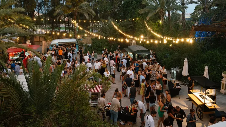 Ambiente del Festival Noches Mágicas en Jardines de Abril