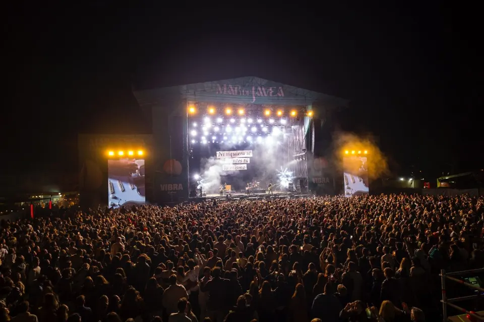 Escenario principal de Mar de Jávea con público