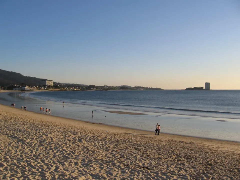 Playa de Samil en Vigo al atardecer