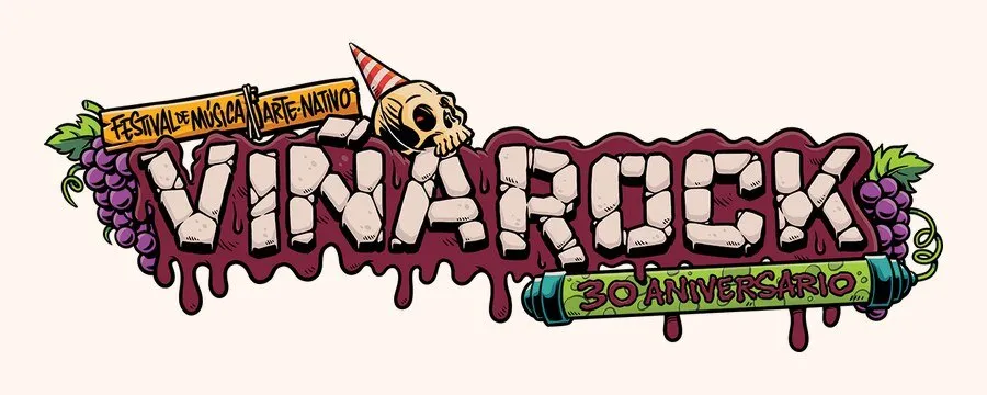 Logotipo del 30 aniversario de Viña Rock: el nombre del festival en letras de piedra con racimos de uva a los lados, una calavera con gorro de fiesta y la cinta «30 aniversario»
