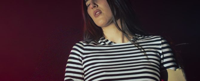 Judeline cantando en el Phe Festival 2025 en Tenerife, fotografía de Belén (@bedroomeyes_b)