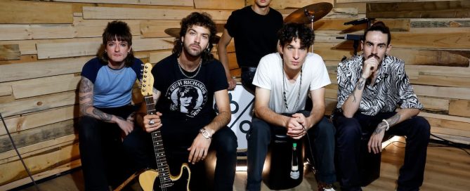 Ultraligera interpretando su show en La Riviera tras agotar siete conciertos consecutivos