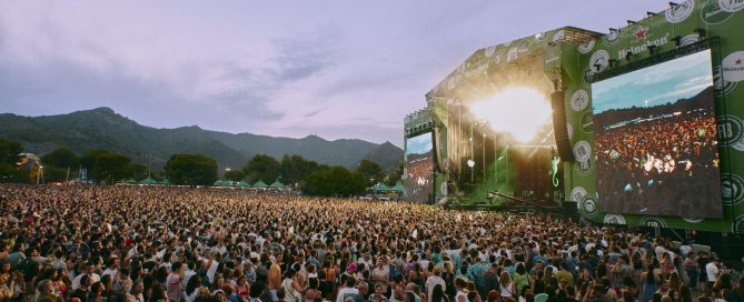 Público frente a uno de los escenarios del FIB en Benicàssim durante una edición reciente