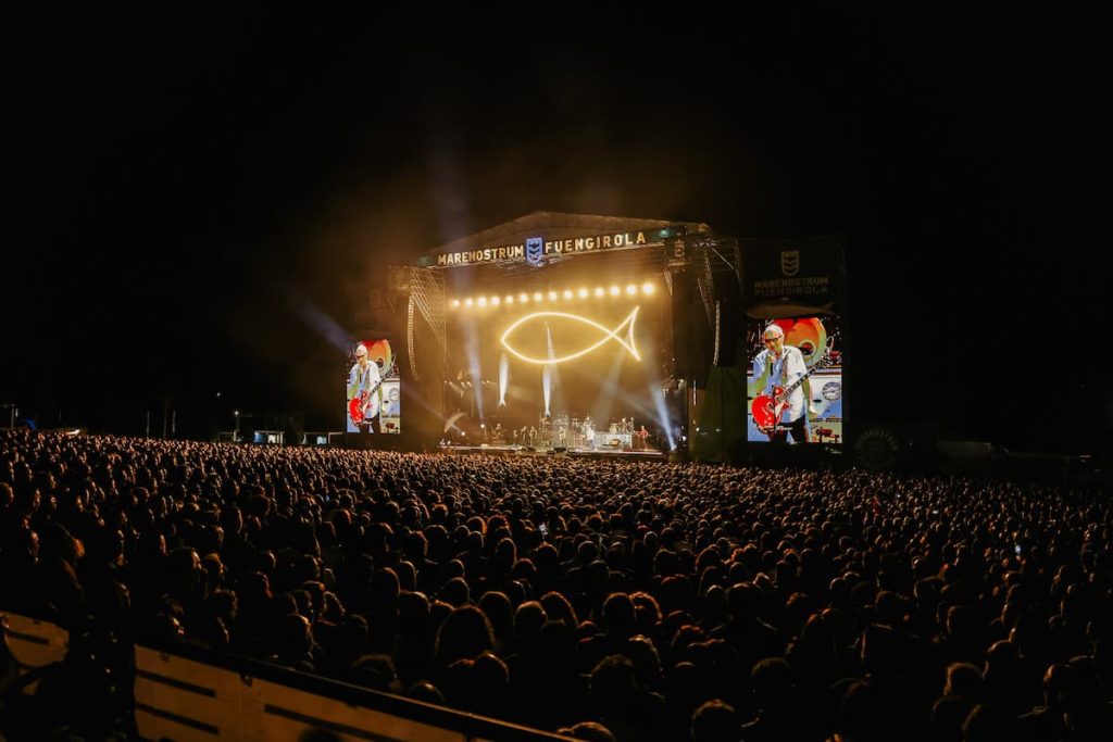 Público durante el concierto de El Último de la Fila en Marenostrum Fuengirola