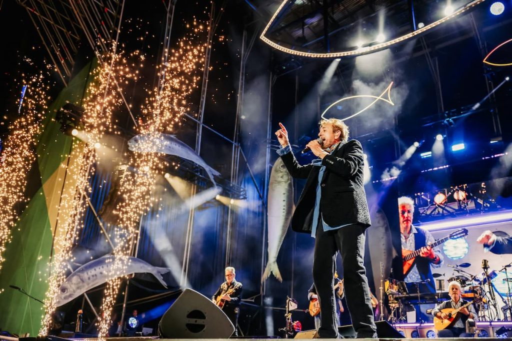 Vista del concierto de El Último de la Fila ante el público de Marenostrum Fuengirola