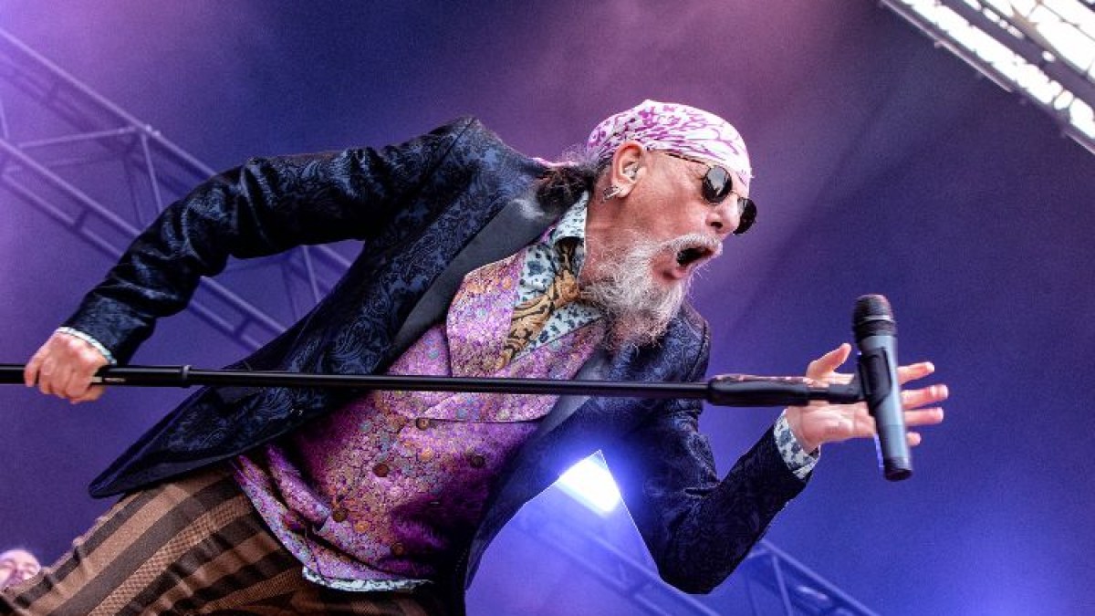 El Drogas en imagen promocional asociada a las primeras confirmaciones de Revenidas 2026