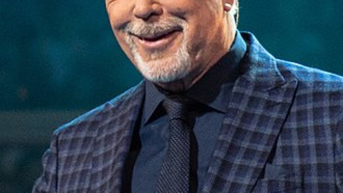 Tom Jones en imagen promocional para su concierto de O Gozo 2026 en A Coruña