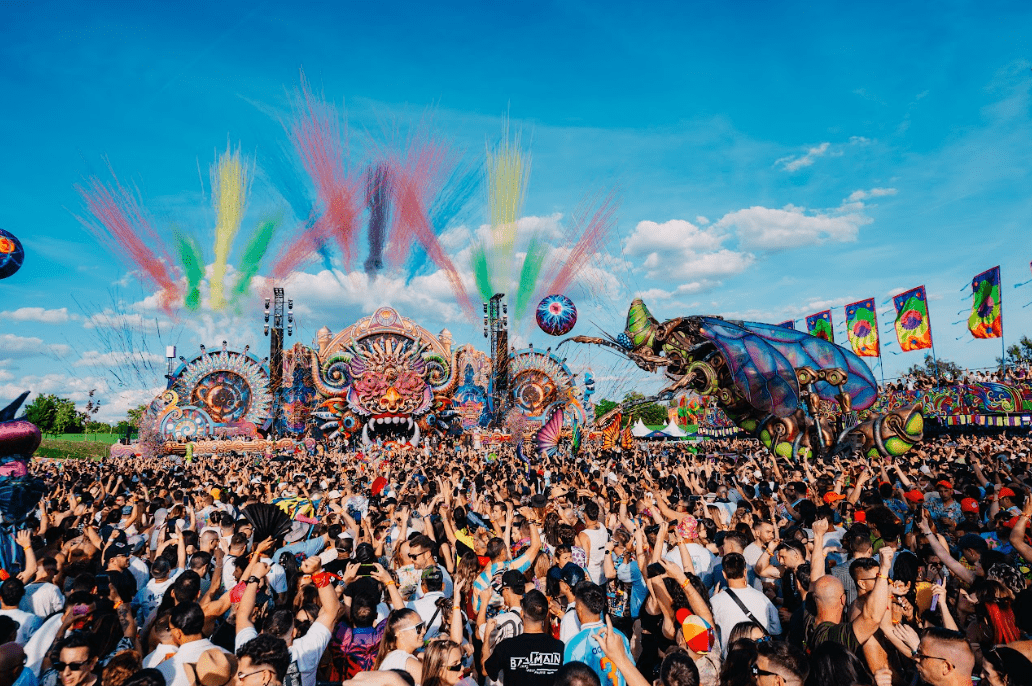Imagen promocional de elrow Town Madrid 2027 en Torrejon de Ardoz