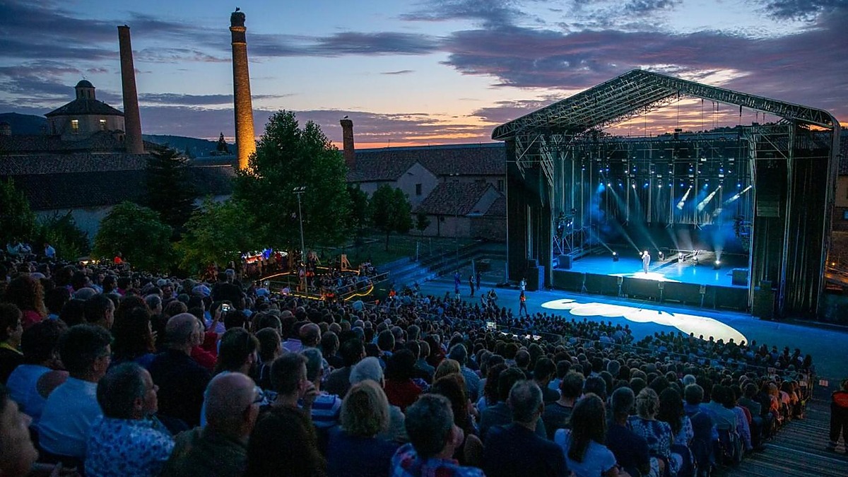 Publico y escenario del Festival Internacional de Musica y Danza La Granja