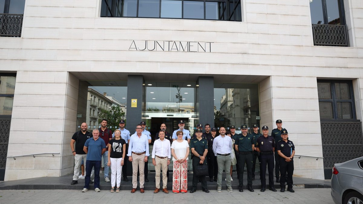 Representantes municipales y responsables del dispositivo de seguridad de Arenal Sound 2026