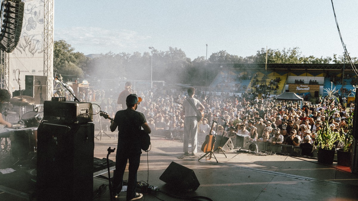 Crowe Boys actuando en Huercasa Country Festival 2026 ante el público de Riaza
