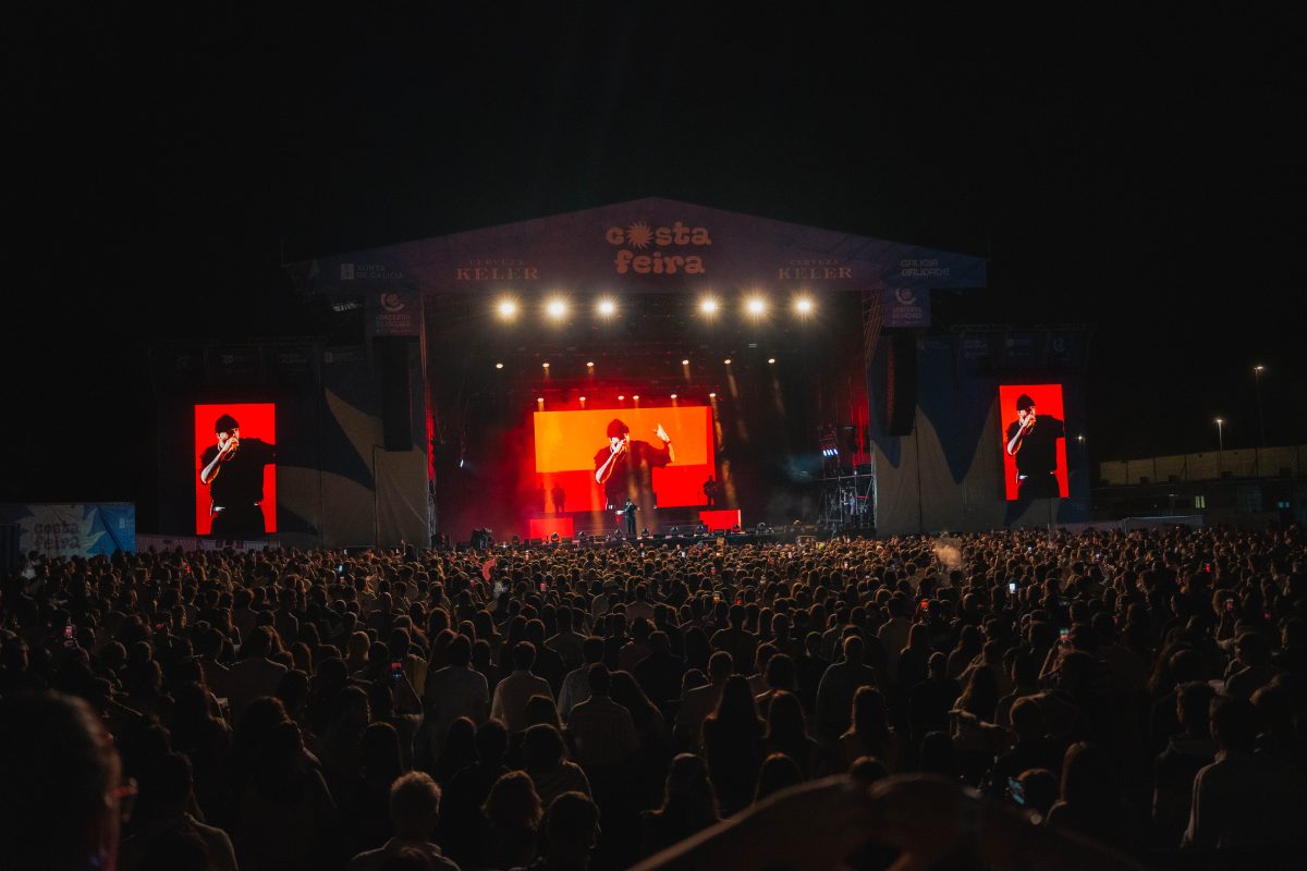 Nicky Jam ante el público de Costa Feira 2026 en Sanxenxo