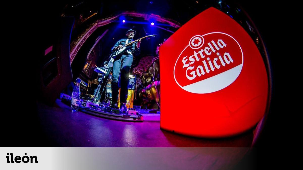 Público y músicos durante una actuación de Purple Weekend en León