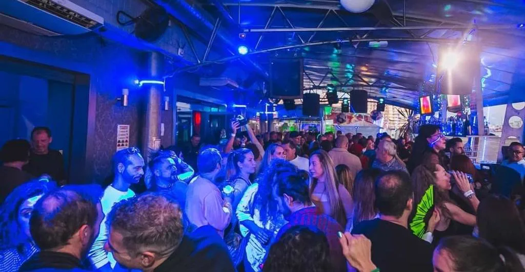 Público en el interior de Club Camelot durante una sesión