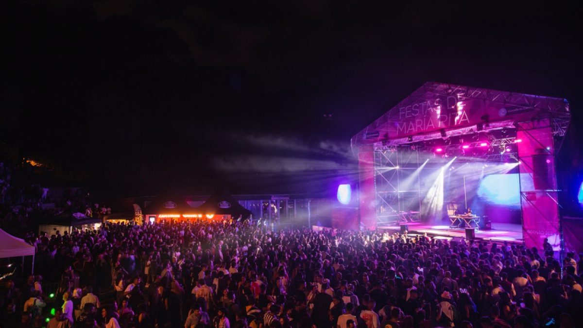 Público bailando en el Festival Electrónica Coruñés