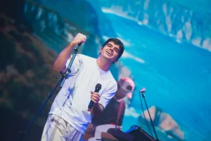 Íñigo Quintero durante su concierto en POP A FEIRA de Costa Feira
