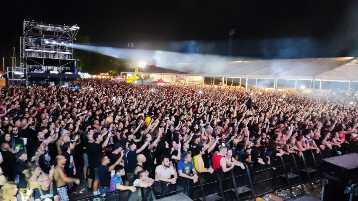 Público en el recinto de Leyendas del Rock en Villena