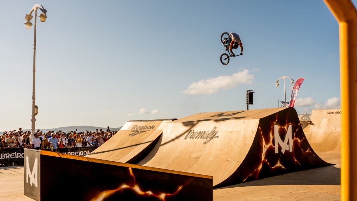 Competición de BMX ante el público de Marisquiño 2026 en Samil