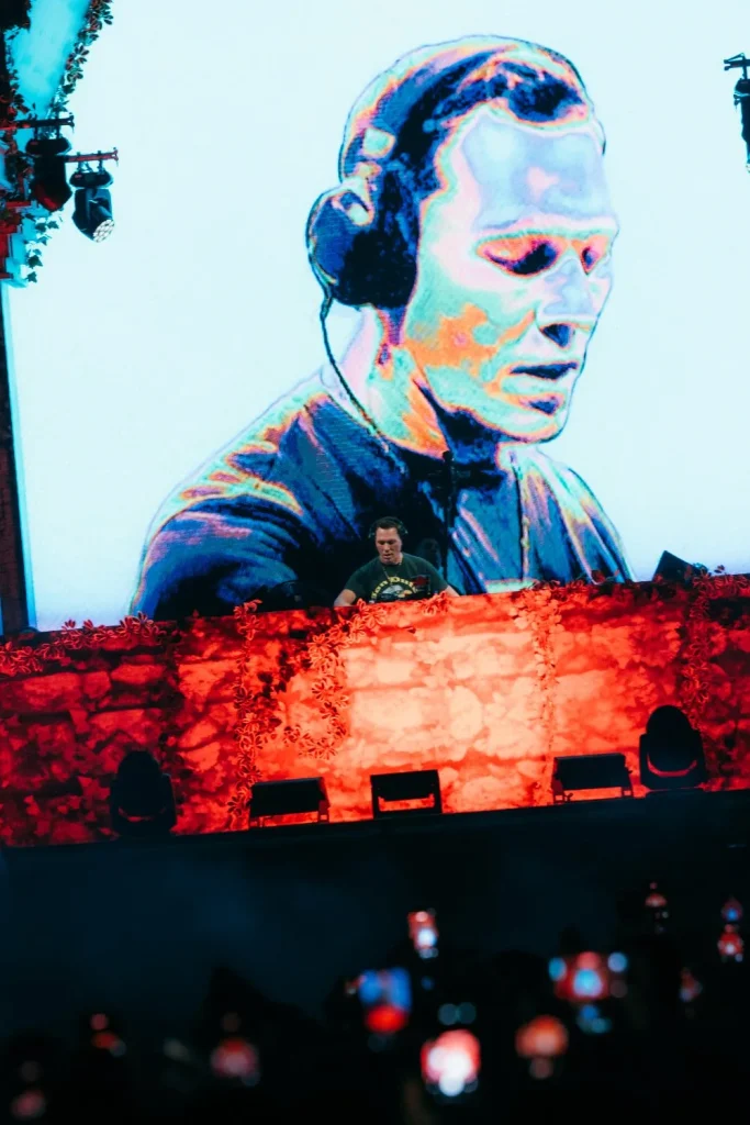 Tiësto durante su actuación en Medusa Festival 2026