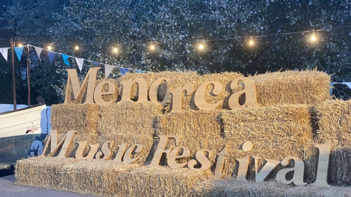 Instalación con el nombre de Menorca Music Festival en el recinto del festival
