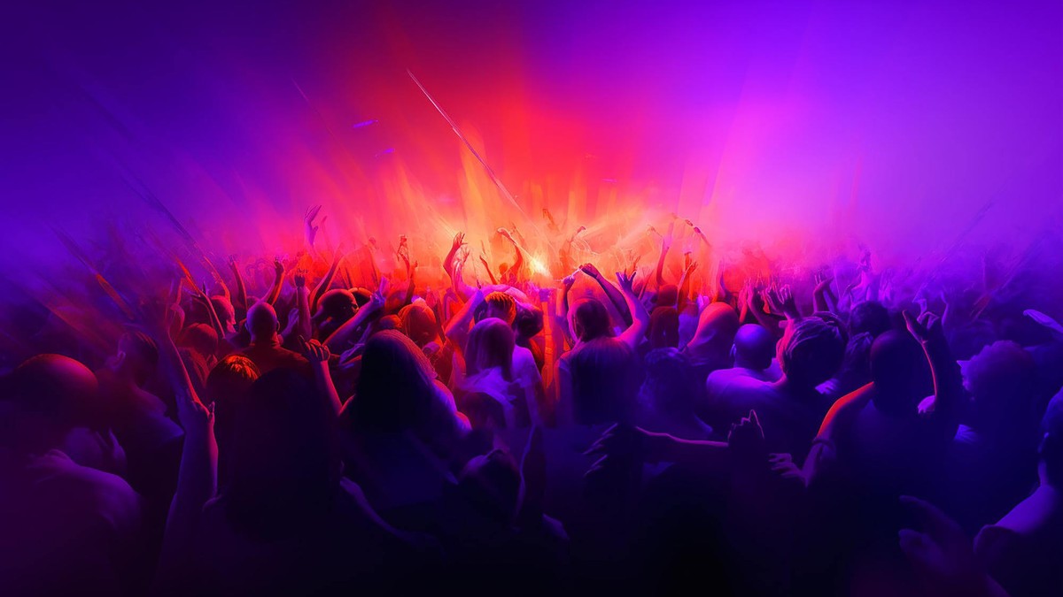 Escenario y público de MMT Fest en Yumbo Centrum de Maspalomas