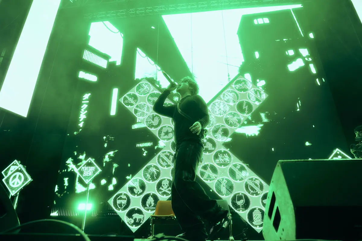 Mvrk sobre el escenario de Riverland Fest 2026