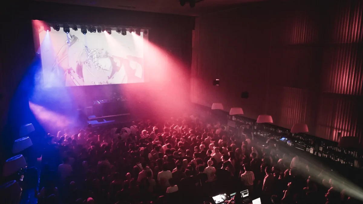 Público en una actuación de WOS Festival