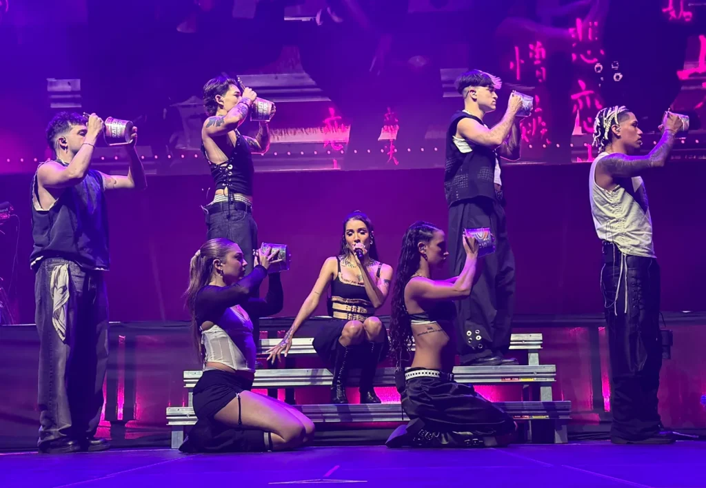 María Becerra durante Reve Fest en Roig Arena
