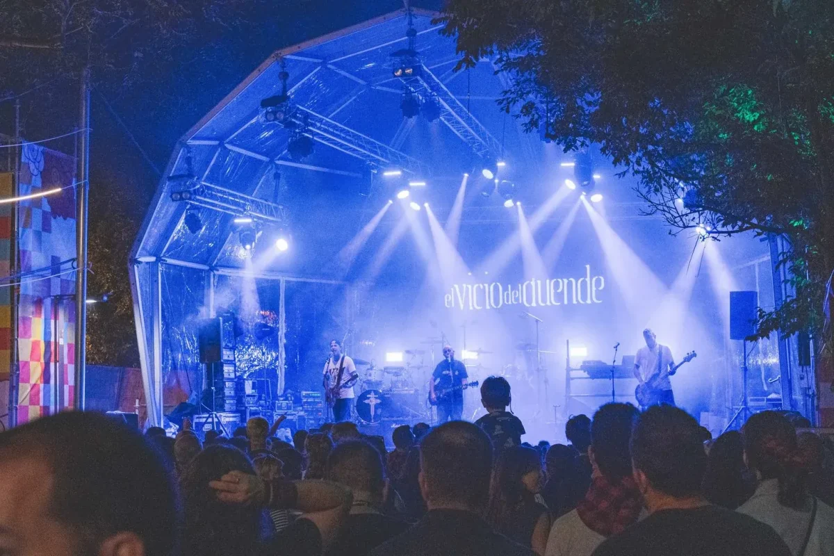 Concierto y público en Las FoodTrucks de Zaragoza