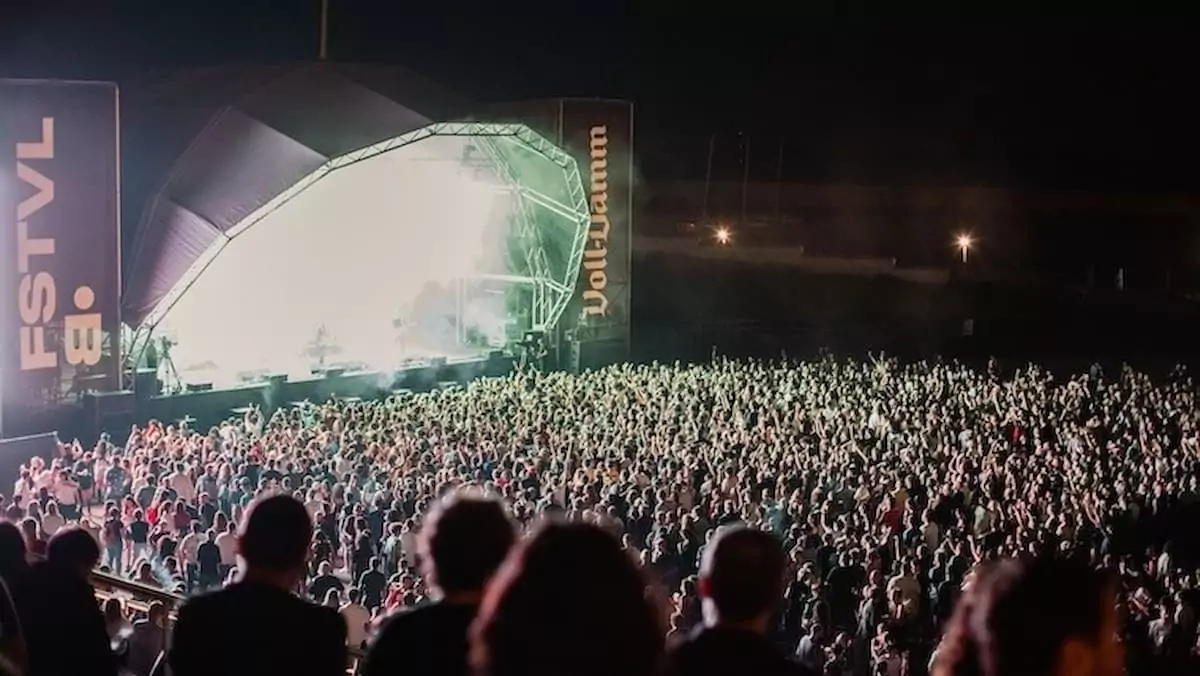Cartel y ambiente alternativo del Festival B 2025 en Barcelona