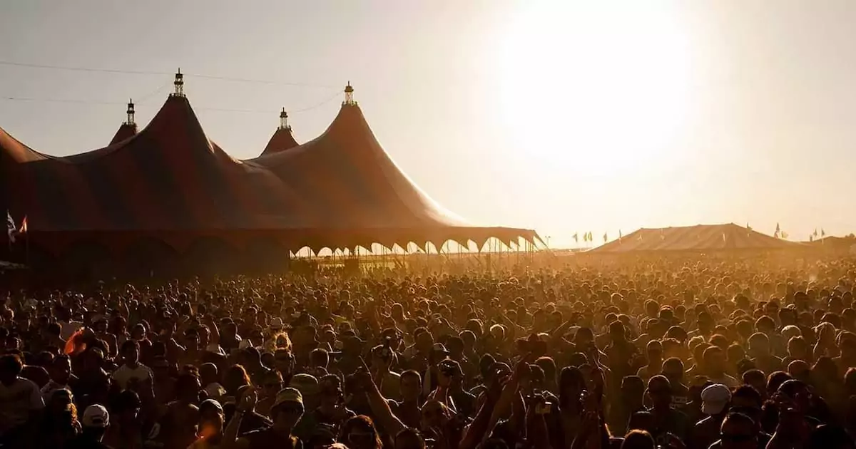 Público en el Monegros Desert Festival durante una edición anterior en el desierto de Huesca